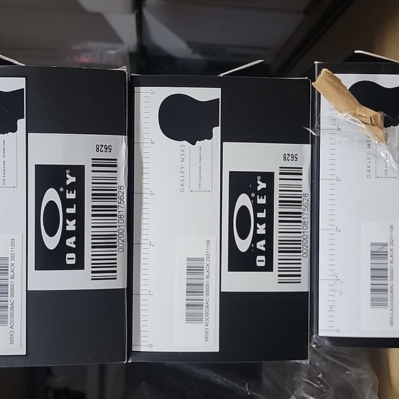 Lot of 3 Oakley Reusable Msk3 Anti-fog Face Mask Black Brand New in Original Box - Picture 2 of 2